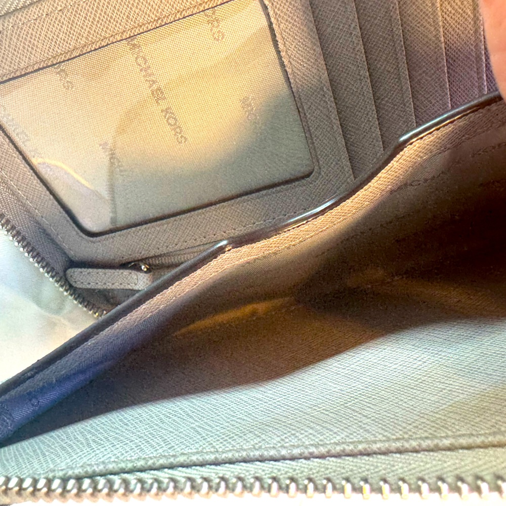 Michael Kors Jet Set Wristlet Travel Croc Embossed Pearl Grey Fall 2017 Rare - Picture 6 of 10